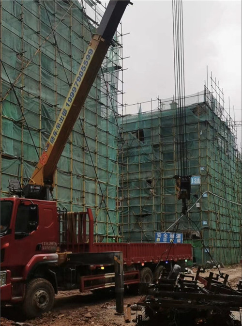 西秀区“慢工细活”—— 吊车的 “微动控制” 技术
